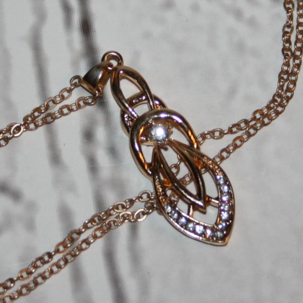Beautiful gold and CZ necklace 18.5-20.5"